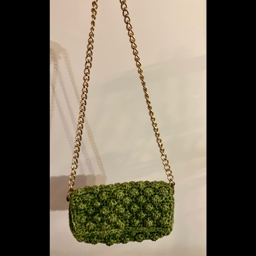 green crochet shoulder bag with chain strap! New